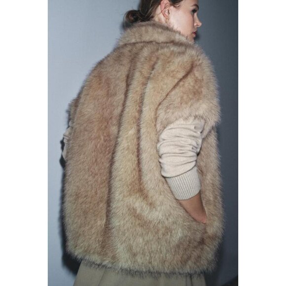 ZARA ZW COLLECTION LIMITED EDITION FAUX FUR VEST - Picture 4 of 8